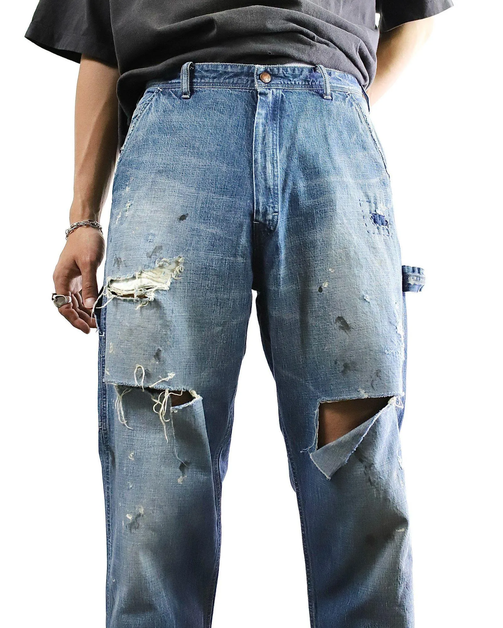 SAINT Mxxxxxx SAINT_DENIM PANTS/PAINTER /BLUE Logging trousers with knife-cut holes and splashed ink. Patch jeans. Blue S-XL. All accessories are molded and customized. Super heavy work. Washed and distressed. Knife-cut holes. Artificial splashed ink graffiti. Authentic version. Loose and stylish.